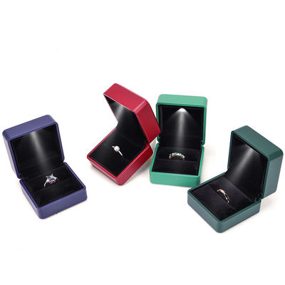 Jewelry Package Hanhong Gold Leather LED Ring Box with Silk Screen Print and Light