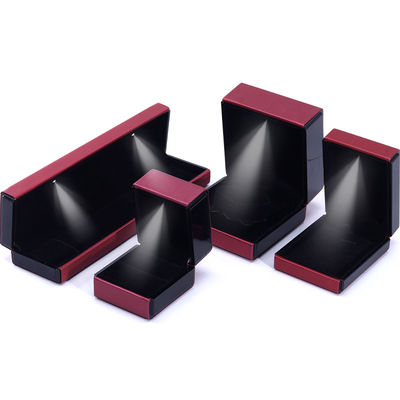 Hanhong Custom Logo LED Light Jewelry Box for Bracelets Necklaces and Rings in Leather