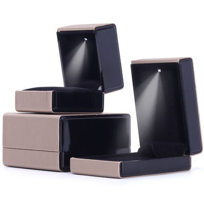 Buy 9*9*5cm Rectangle Hanhong Custom Gold Necklace Bracelet and Ring LED Jewelry Packaging Box online manufacture