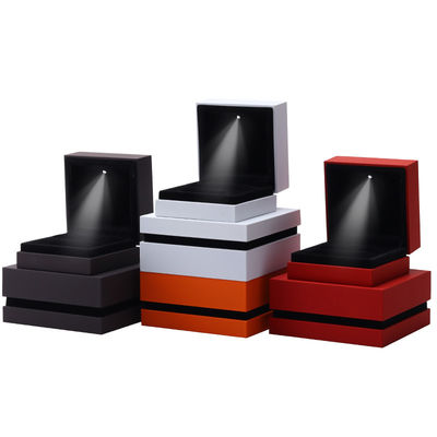 9*9*3.5cm Jewelry Box Organizer with Logo Baked Lacquered Black Rimmed LED Ring Box
