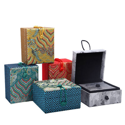 Gold Satin Jewelry Storage Box for Classical Necklace Pendant by Hanhong in Style