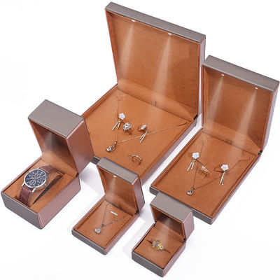 OEM Logo Eye Catching Velvet Jewelry Packaging Set with LED Light Soft Touch Lining