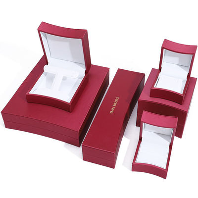 Eye-Catching Arc-Shaped PU Leather Jewelry Storage Organizer Luxury Box Package