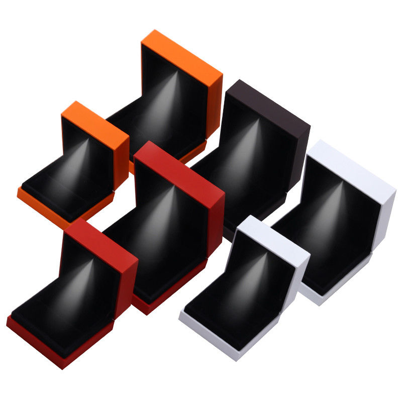 9*9*3.5cm Jewelry Box Organizer with Logo Baked Lacquered Black Rimmed LED Ring Box