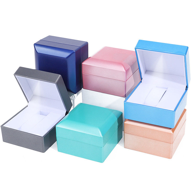 Handmade Gorgeous Mini Watch Luxury Packaging Box Protection Convex Holder for Men